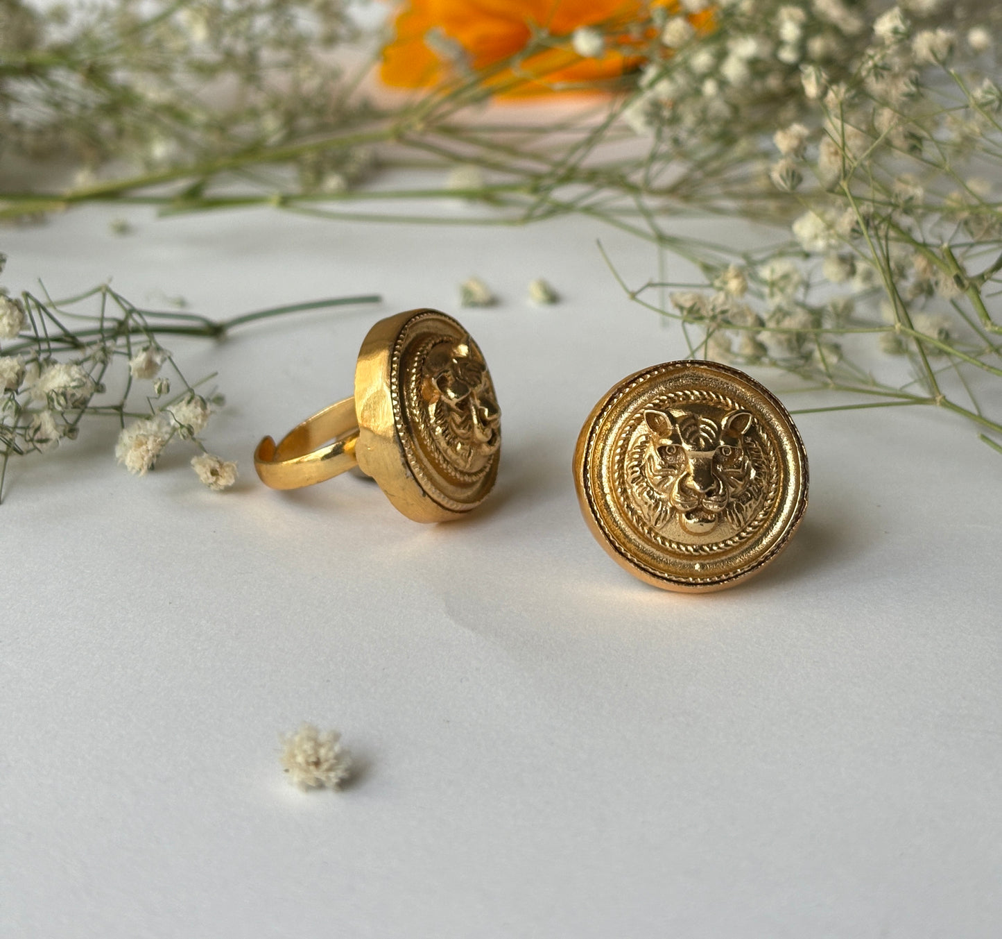 Medallion face ring
