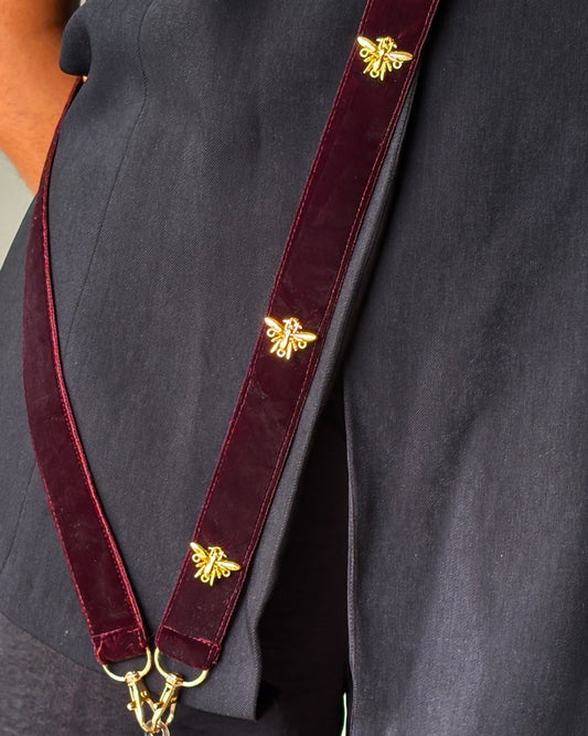 Wine honeybee phone sling