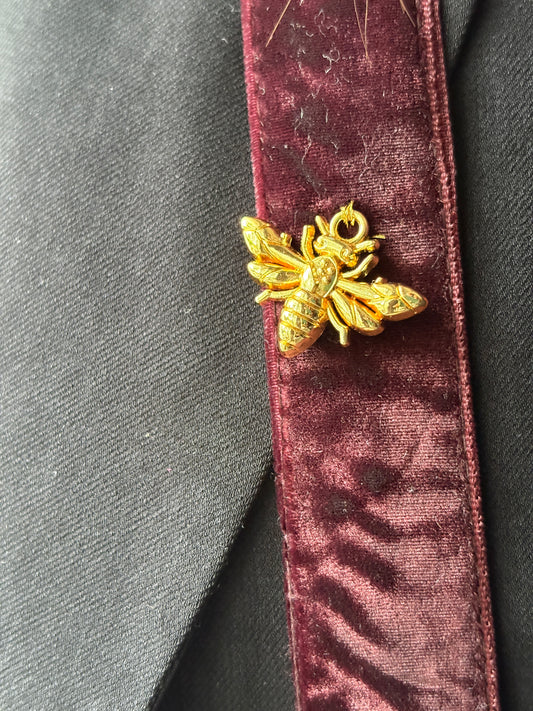 Wine honeybee phone sling