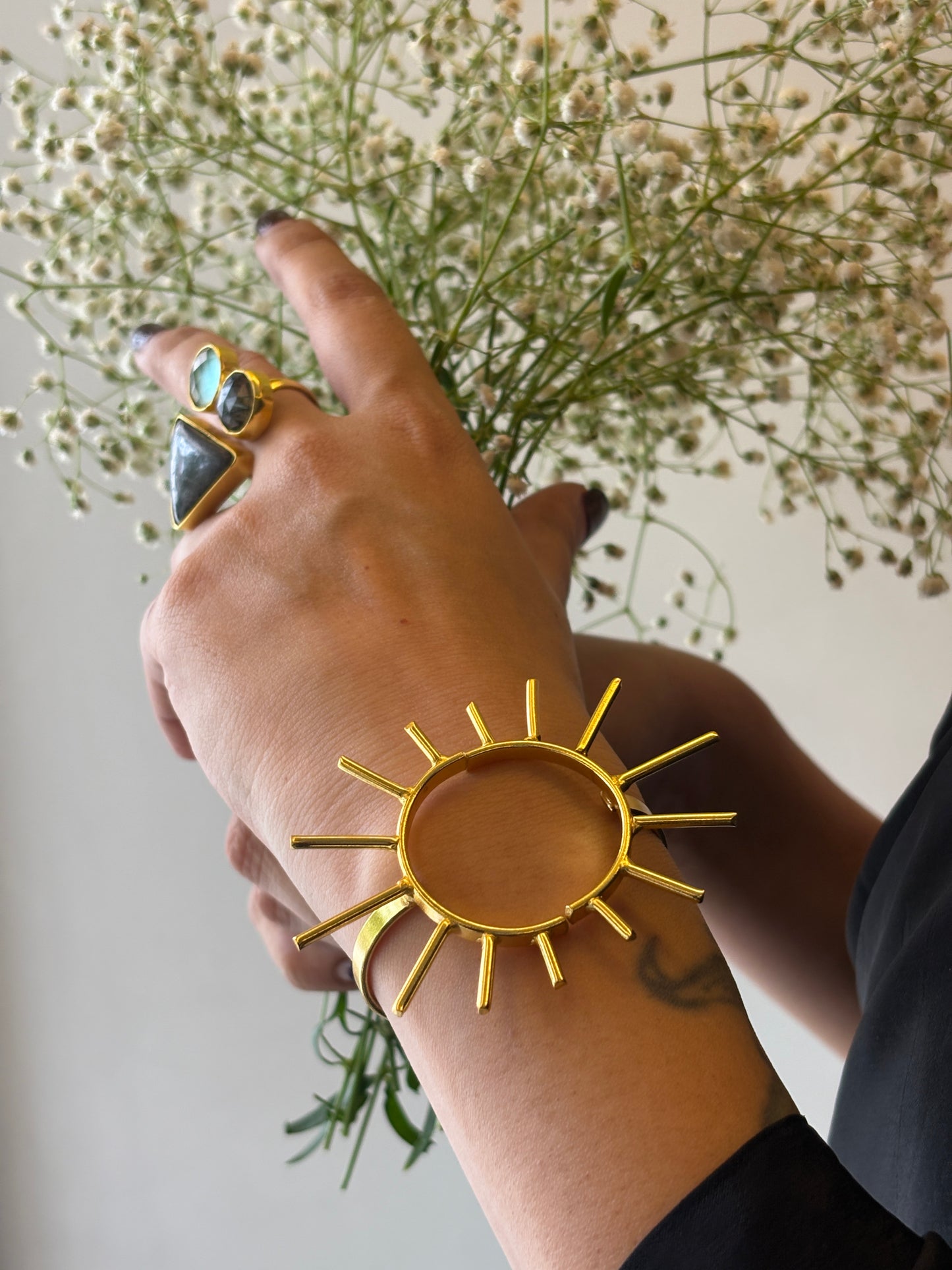 Sun handcuff