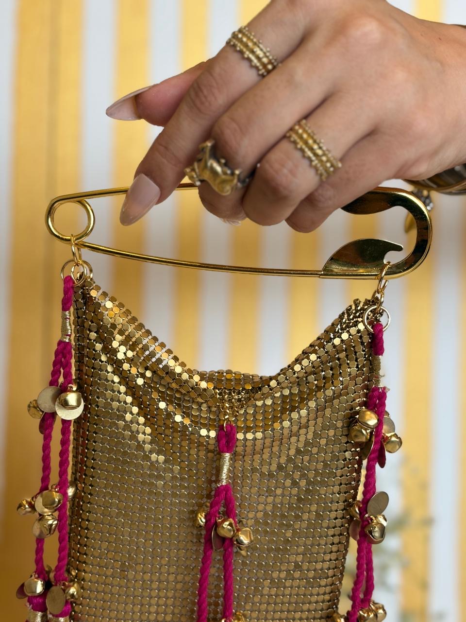 Sassy safety pin Jhola