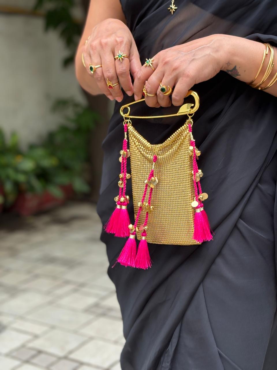 Sassy safety pin Jhola