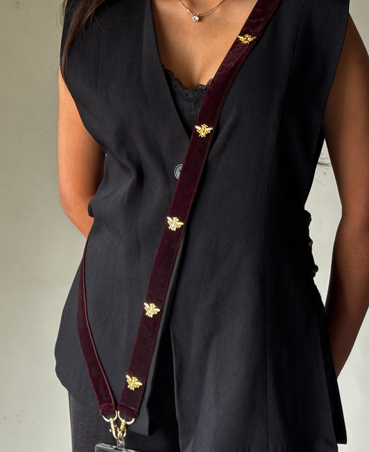 Wine honeybee phone sling
