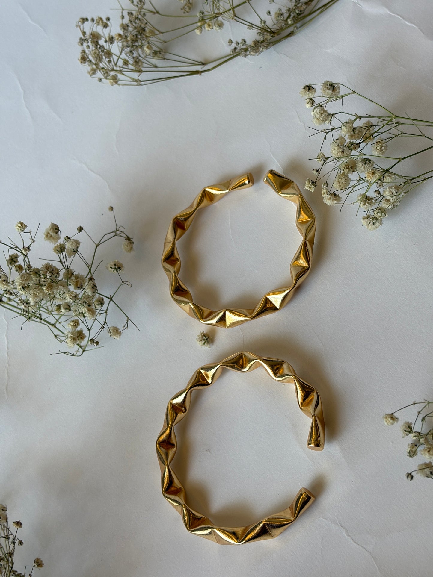 Wave bangles (set of 2)
