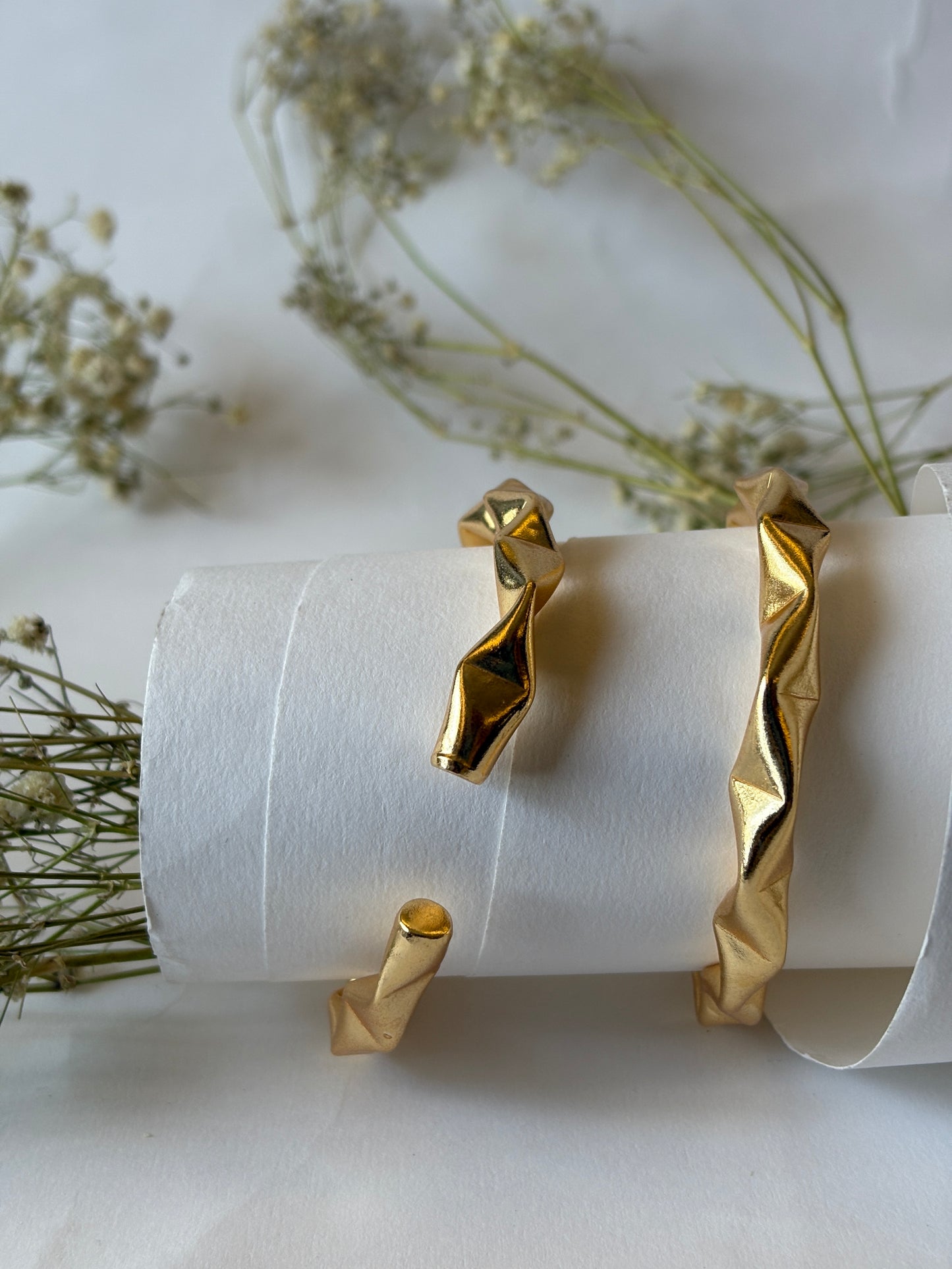 Wave bangles (set of 2)